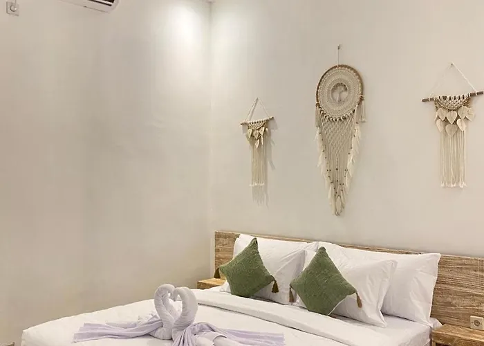 Side Retreat & Hot Spring Villa Kubupenlokan